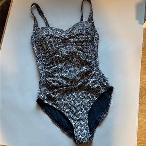 NipTuck one piece Swimsuit Womens 4 
Ruched sides Stomach flattering Gold foil